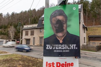Zeugensuche: 27 Wahlplakate in Meerane beschädigt - In Meerane sind 27 Wahlplakate verschiedener Parteien beschädigt worden.