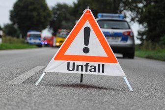 Zeugensuche: Pkw mit Gegenverkehr auf B 180 bei Stollberg kollidiert - Die Polizei sucht Zeugen eines Unfalls, der sich am Sonntag auf der B 180 ereignet hat.
