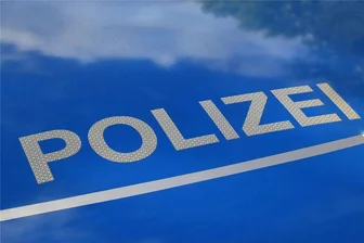 Zeugin führt Polizei auf Spur zweier junger Diebinnen - Zeugin und Polizei stoppen zwei junge Frauen auf Diebestour.