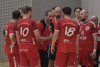 ZHC Grubenlampe steht vorerst ohne Trainer da - Mario Schuldes (Bildmitte) ist nicht mehr Trainer bei den Sachsenliga-Handballern des ZHC Grubenlampe.