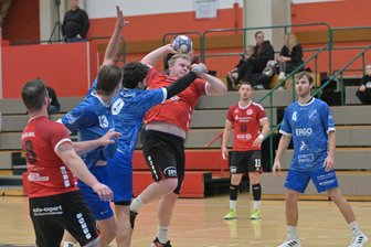 ZHC Grubenlampe wie im Hinspiel mit einem Unentschieden gegen LVB Leipzig - Kevin-Luca Günther (am Ball) war bester Werfer bei der Lampe.