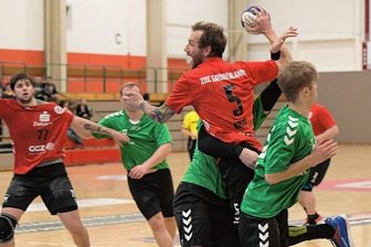 ZHC-Kapitän: Haben uns wieder selbst geschlagen - Torsten Koska, Kapitän des ZHC, kann sich hier durchsetzen. Am Ende musste er sich mit seinem Team jedoch knapp geschlagen geben.