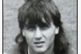 Zieht ein früherer DDR-Flüchtling doch noch einmal das Trikot des FC Erzgebirge Aue an? - Der junge André Köhler als Spieler von Wismut Aue.