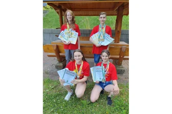 Zielsicher zum Titel: Nachwuchsschützen aus dem Erzgebirge trumpfen auf - Anne Schlesiger (h. l.), Luka Zaharanski, Lilly Lange (v. l.) und Lana Lippold gehören zur erfolgreichen Nachwuchsriege des SV Pöhla.