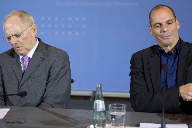 Ziemlich beste Feinde - Zwei Männer, zwei Welten: Wolfgang Schäuble (links) und Gianis Varoufakis bei einer Pressekonferenz im Februar in Berlin.
