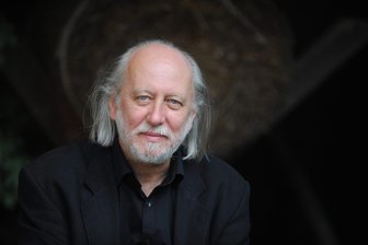 Ziemlich feige: Warum die Vergabe des Literaturnobelpreises an László Krasznahorkai nicht die beste Entscheidung ist - Der „Literaturnobelpreis 2025 geht an László Krasznahorkai“