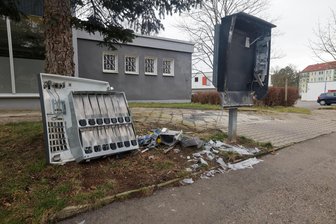 Zigarettenautomat in Lichtenstein gesprengt - In der Nacht zum Samstag wurde ein Zigarettenautomat in Lichtenstein vollständig zerstört.