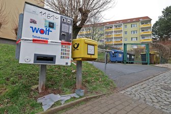 Zigarettenautomat in Meerane gesprengt - Dieser Zigarettenautomat wurde am Montagmorgen in Hohenstein-Ernstthal aufgesprengt.