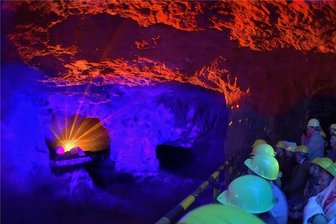 Zinnkammern Pöhla locken mit Lasershow - Der Uranabbau in Pöhla endete im Juni 1991. Heute ist die Anlage ein Besucherbergwerk und der Betreiberverein bietet im Februar täglich ab 14 Uhr die "Faszination Bergwerk im Laserlicht".  Fotograf: Lars Rosenkranz/Archiv