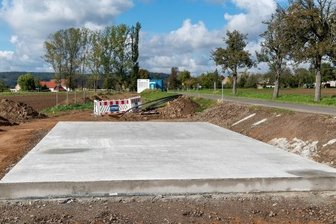 Zisterne in Beedeln für 2023 im Plan - Zwischen Bernsdorf und Beedeln errichtet der zuständige Wasserzweckverband eine Druckerhöhungsanlage, die für stabile Druckverhältnisse im Netz sorgen soll. Die Löschwassersituation in Beedeln indes soll sich durch eine Zisterne verbessern, die die Gemeinde für 2023 im Ort plant. 