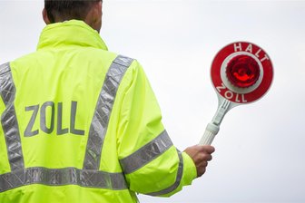 Zöllner stellen in Meerane einen Süßigkeitendieb - Zöllnern ist in Meerane offenbar ein Ladendieb ins Netz gegangen.