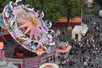 Zoff um Termin im Erzgebirge: Mondfest Zschorlau und Stadtfest Aue am gleichen Wochenende - Zum Stadtfest in Aue gehört jedes Jahr auch der Rummel mit verschiedenen Fahrgeschäften.