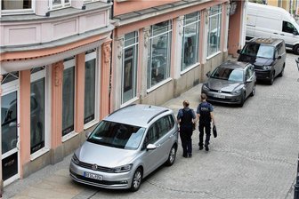 Zolleinsatz in der Innenstadt von Plauen - Beamte in der Plauener Innenstadt: Das Hauptzollamt in Schweinfurt beruft sich auf das Steuergeheimnis.