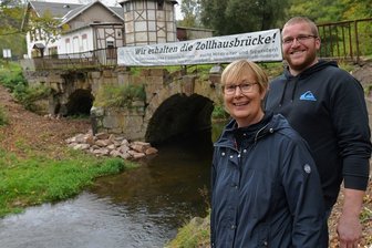 Zollhausbrücke über die Bobritzsch bleibt vorerst herrenlos - Im Oktober waren Ulrike Marofsky und Harms Fabig von der Reinsberger Interessengemeinschaft Zollhausbrücke noch optimistisch, dass die Besitzverhältnisse für das Bauwerk von 1732 zügig geklärt und Sanierungspläne geschmiedet werden können. Daraus wird vorerst jedoch nichts.