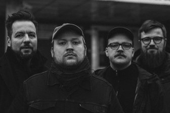 Zorn und Zärtlichkeit: Die neue Band Voran Voran vermisst den Osten - Sören Gruner (Gesang und Gitarre), Richard Pahl (Drums und Gesang), Carl Pahl (Bass und Gesang) und Markus Börner (Gitarre, von links) sind Voran Voran.