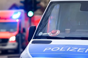 Zschopau: Beifahrerin beim Aussteigen schwer verletzt - In Zschopau ist eine 68-Jährige beim Aussteigen verletzt worden.