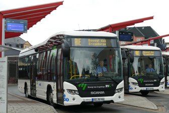 Zschopau-Ortsteil Krumhermersdorf: Kaum Nachfrage beim RVE-Bus – Neue Ideen für den Nahverkehr - Der Busbahnhof in Zschopau. Das zusätzlich Wochenendangebot zwischen Krumhermersdorf und Zschopau ist Ende September ausgelaufen.
