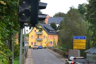 Zschopaubrücke halbseitig gesperrt - Die Zschopaubrücke in Mittweida ist ab Montag halbseitig gesperrt. Die Ampel steht schon.