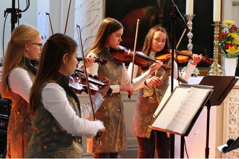 Zschopauer Amadeus-Pop-Orchester ist Geschichte - Einige der Musikerinnen des Amadeus-Pop-Orchesters beim letzten Auftritt im April 2022 in der Zschopauer St. Martinskirche.