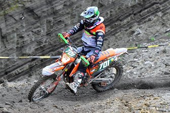 Zschopauer Geländefahrer ist heiß aufs DM-Finale - Hier ist Dirk Peter, der seine 25. Saison für das Zschopauer Team von Harald Sturm bestreitet, in der Lavasandgrube zu sehen.