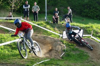 Zschopauer Skihang wird wieder zur Bühne für ein Radsportspektakel - Der Dualslalom auf dem Zschopauer Skihang bot bei seiner Premiere im vergangenen Jahr Action pur.