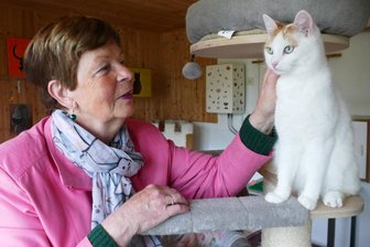 Zschopauer Tierschutzstation gewährt bewegende Einblicke - Liebevoll kümmert sich Christine Grzelka um jeden Bewohner der Zschopauer Tierschutzstation.