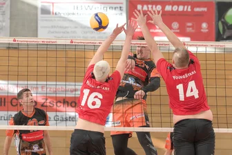 Zschopauer Volleyballer freuen sich auf den Regionalliga-Meister - So wie hier Nils Kindel wollen die Zschopauer gegen Krostitz möglichst viele Bälle am gegnerischen Block vorbei bringen.