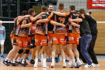 Zschopauer Volleyballer jubeln in der Regionalliga binnen 24 Stunden zweimal - Gleich zweimal durften die Zschopauer am Wochenende jubeln.