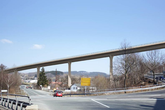 Zschopautalkreuzung an der B 95: Riesenbrücke oder doch Kreisverkehr? - So sollte nach den Planungen des damaligen Straßenbauamtes die Brücke über das Zschopautal aussehen. Die Montage stammt aus dem Jahr 2008. Schon so lange wird über das Projekt diskutiert.