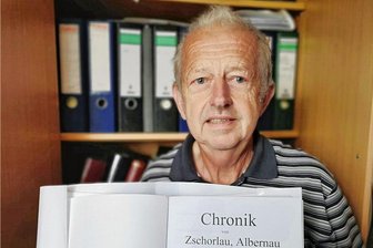 Zschorlauer Ortschronist Heinz Schramm legt zweiten Band zur Heimatgeschichte auf - Heinz Schramm hat die Chronik seines Heimatortes Zschorlau aufgeschrieben.