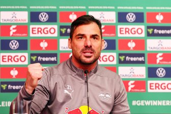 Zsolt Löw: RB Leipzig bedeutet mir sehr, sehr viel - Trainer Zsolt Löw gibt sich beim Amtsantritt in Leipzig kämpferisch: In Stuttgart soll der Weg zum Pokalsieg geebnet werden.