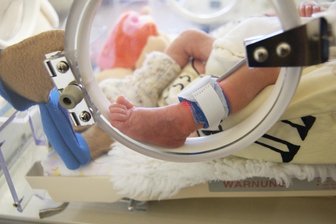 Zu früh geboren: Wie ein Chemnitzer Verein Familien in schwierigen Situationen hilft - Der Elternverein Chemnitzer Frühstarter kümmert sich um die Kleinsten, die viel zu früh das Licht der Welt erblicken.