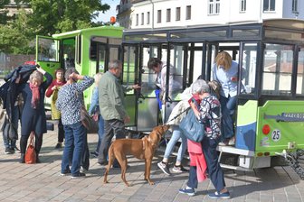 Zu früh gefreut: Freiberger Silberstadtbahn muss doch noch einmal in die Werkstatt - Die Silberstadtbahn absolvierte am Freitag einen Probelauf in Freiberg.