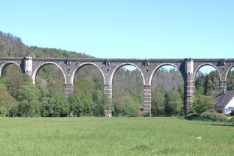 Zu Himmelfahrt und Pfingsten zum Hetzdorfer Viadukt - Auf dem Hetzdorfer Viadukt wird zu Pfingsten gefeiert.