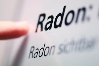 Zu hohe Radonwerte in Grundschule im Vogtland: „Wir sind in der Pflicht etwas zu tun“ - Die unterschätzte Gefahr aus dem Boden: Das geruchlose Radon kann langfristig zu Gesundheitsschäden führen. In vielen Gebäuden werden Grenzwerte überschritten.