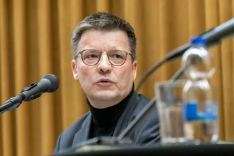 Zu knapper Sieg für Amtsinhaber: Dorf im Erzgebirge muss weiter einen Bürgermeister suchen - Hat im ersten Wahlgang die meisten Stimmen geholt: Für den Amtsinhaber Horst Kretzschmann stimmten 432 Auerbacher.