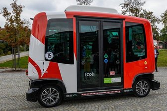 Zu teuer für Plauen: Modellprojekt ohne Autonomes Fahren - Knuffig und zugleich innovativ: Autonom fahrende Elektrobusse, wie im Bild im niederbayerischen Bad Birnbach, wollte Plauen im regulären Straßenverkehr einsetzen. Doch das Geld reicht dafür nicht.