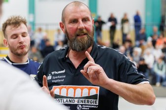 Zu ungewohnter Zeit: Volleyballer des VSV Oelsnitz siegen in Dresden und ein Talent zeigt ein tolles Debüt - Alexander Krug, Trainer VSV Oelsnitz, hatte in Dresden viel zu Grund zur Freude.