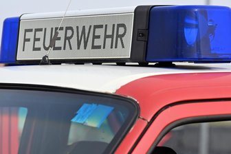 Zu viele elektrische Geräte in Betrieb? Brand verwüstet Zimmer in Lichtenstein - Feuerwehreinsatz in Lichtenstein: Eine Wohnung ist dort in Brand geraten.