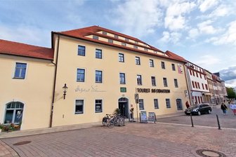 Zu viele Krankheitsfälle: Tourist-Information Freiberg mit verkürzten Öffnungszeiten - Die Freiberger Tourist-Information am Schlossplatz muss ihre Öffnungszeiten einschränken.
