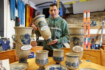 Zu Weihnachten: Schanzenmuseum öffnet wieder - Danny Neukirch wartet im Schanzenmuseum auf Gäste.