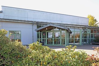 Zu wenig Impfstoff und weitere Panne in Fraureuth - In der Glowatzkyhalle ist das Impfteam des DRK erneut am 11. und 22. November anwesend. Dann soll es keine Pannen mehr geben. 