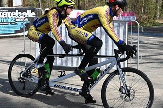 Zu zweit auf den Mount Everest - Nancy und André Orgis traten am Rochlitzer Berg als einziges Tandem an. In weniger als 16 Stunden absolvierten sie knapp 8848 Höhenmeter. 