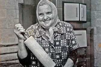 Zuckermännl waren das Marzipan der armen Leute - Hedwig Ungethüm (Bild von 1970) stammte aus der Familie, die in Werda mit dem Zuckermännl-Backen von Anfang an verbunden war.