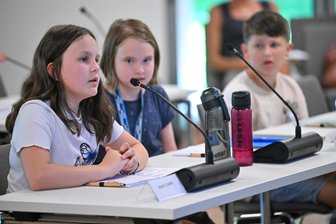 Zuckersteuer für Grundschule in Rußdorf? Wie der Limbacher Kinderstadtrat entschieden hat - Zwölf Kinder diskutierten am Mittwoch im ersten Kinderstadtrat von Limbach-Oberfrohna.