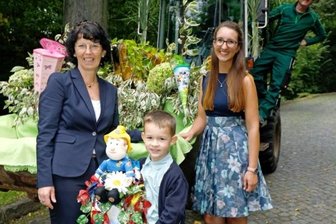 Zuckertüte kommt per Radlader - 