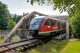 Züge der RB 95 zwischen Aue und Schwarzenberg fallen ab Montag wegen Bauarbeiten aus - Bei der Erzgebirgsbahn kommt es ab Montag zu Ausfällen.