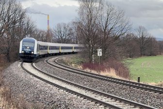 Züge zwischen Chemnitz und Leipzig: Aktuell Verspätungen von bis zu 30 Minuten möglich - Trotz des Endes des Schienenersatzverkehrs kommt es auf der Strecke nach Leipzig aktuell wieder zu Beeinträchtigungen.