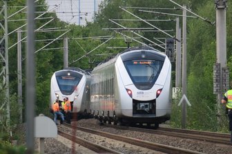 Zug erfasst jungen Mann -