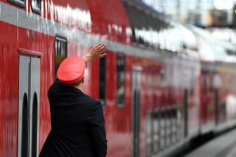 Zugbegleiter müssen sich immer häufiger gegen Angriffe wehren - 
